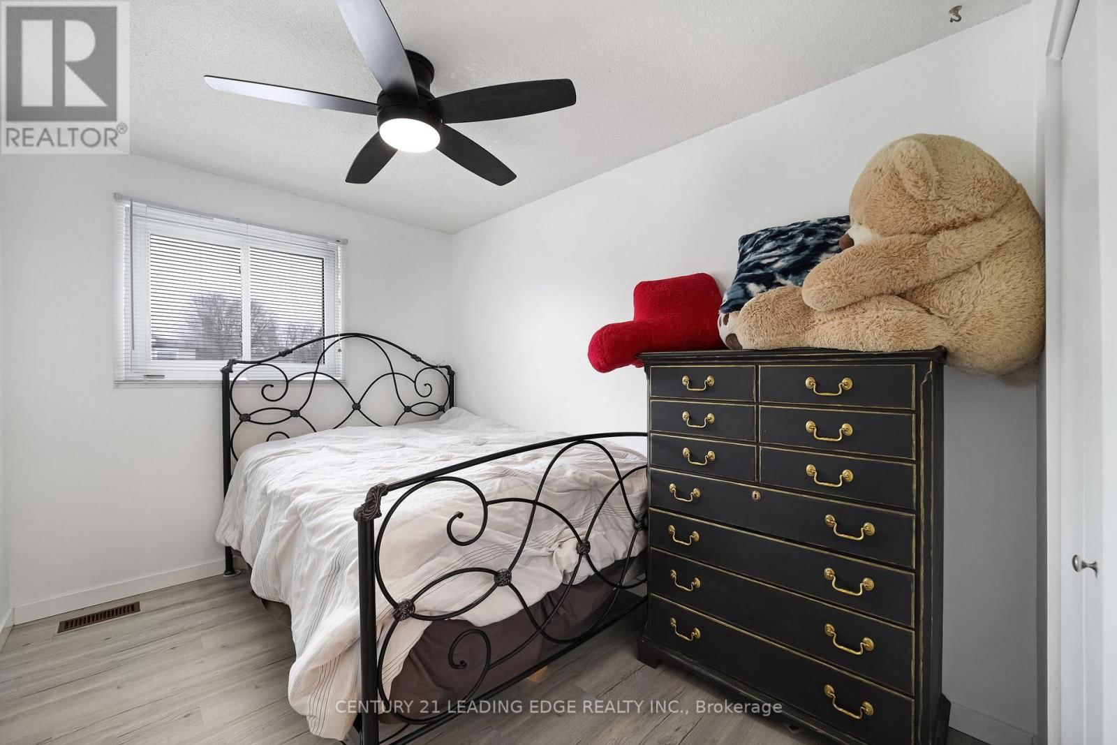 12 MCKEOWN STREET Image 24