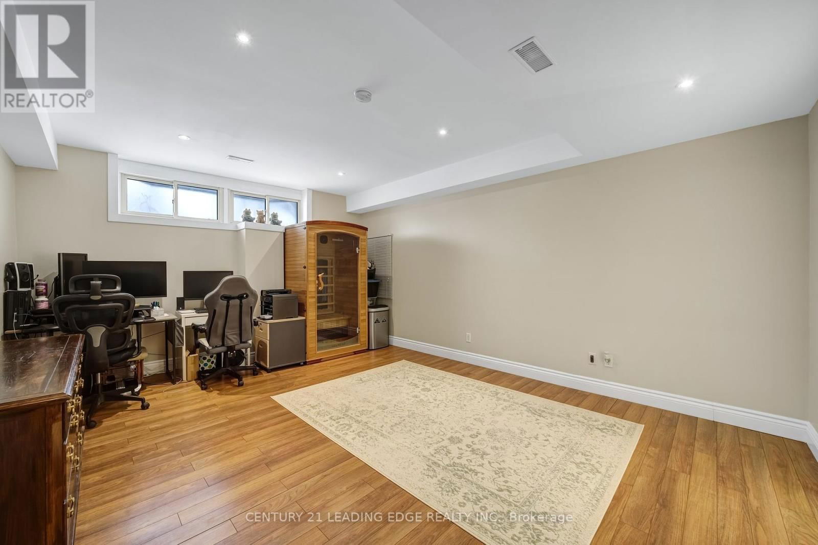 12 MCKEOWN STREET Image 31