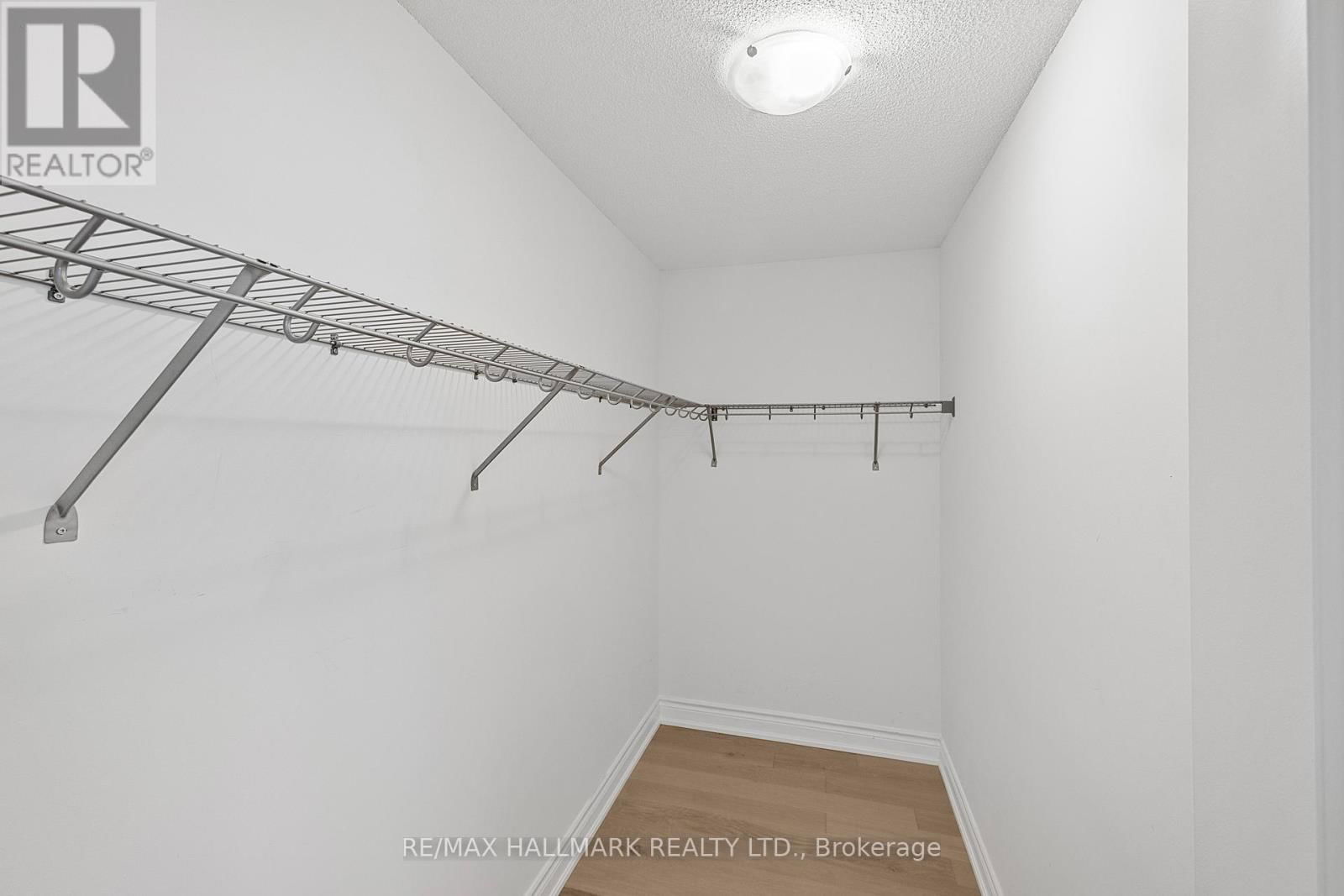 112 CARRIAGE SHOP BEND Image 28