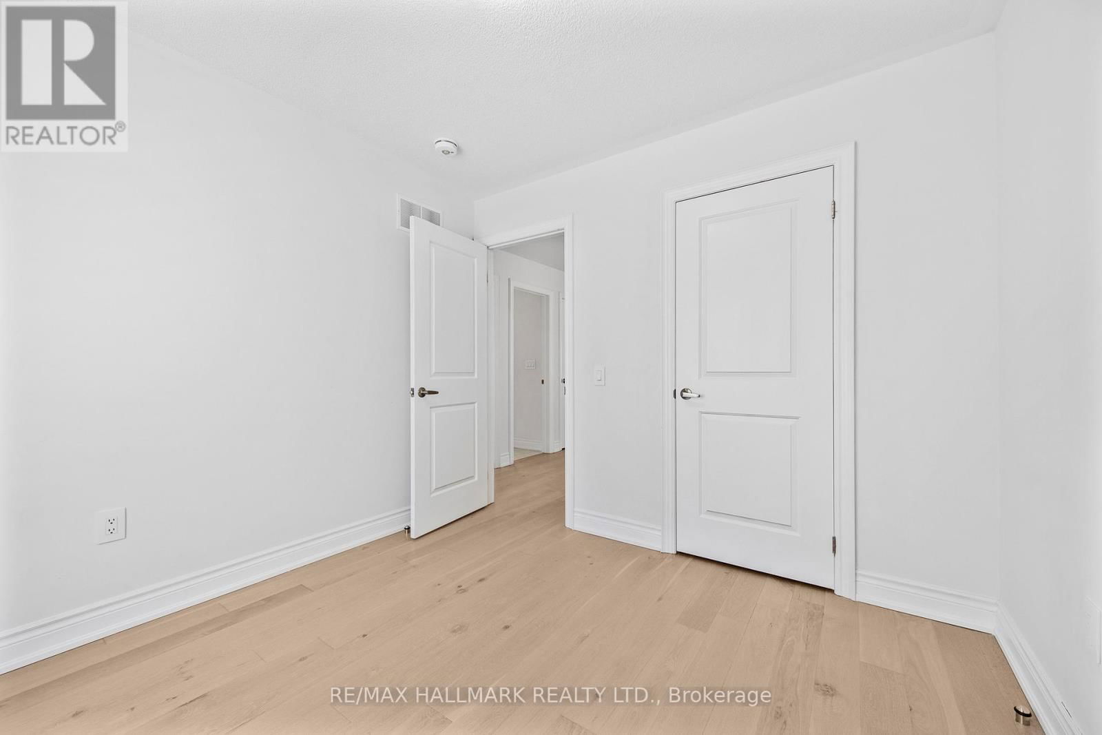 112 CARRIAGE SHOP BEND Image 30