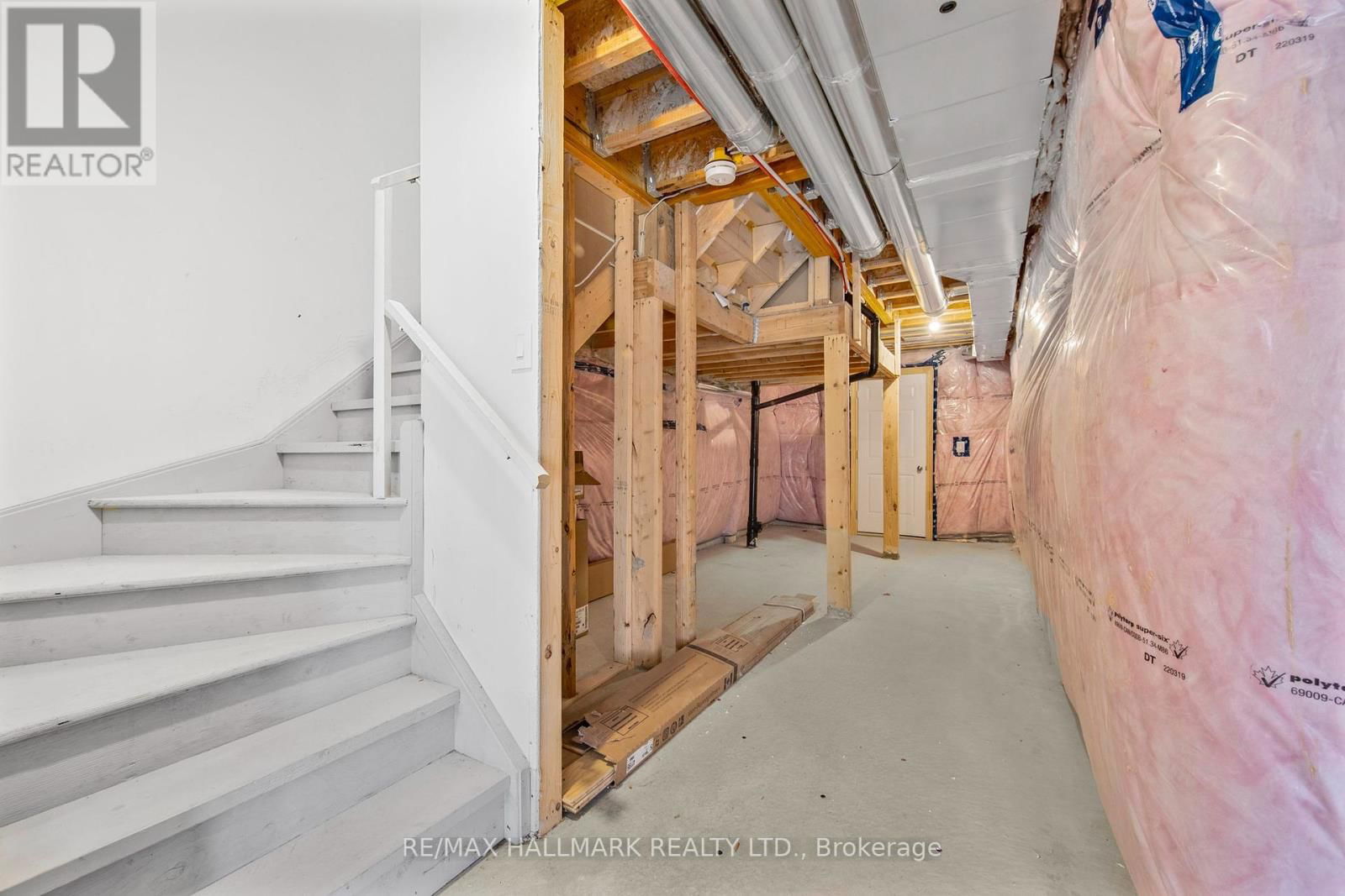 112 CARRIAGE SHOP BEND Image 35