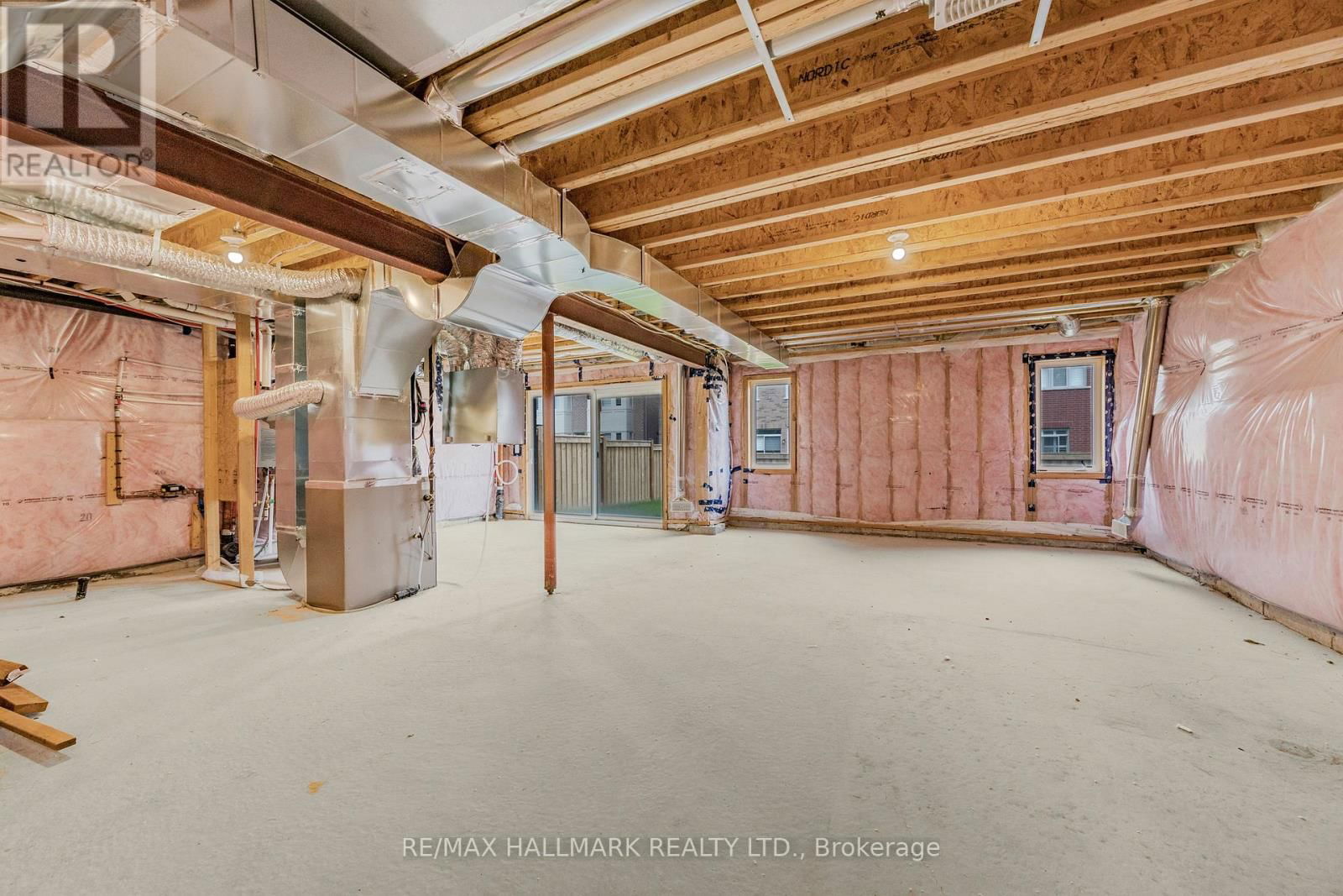 112 CARRIAGE SHOP BEND Image 37