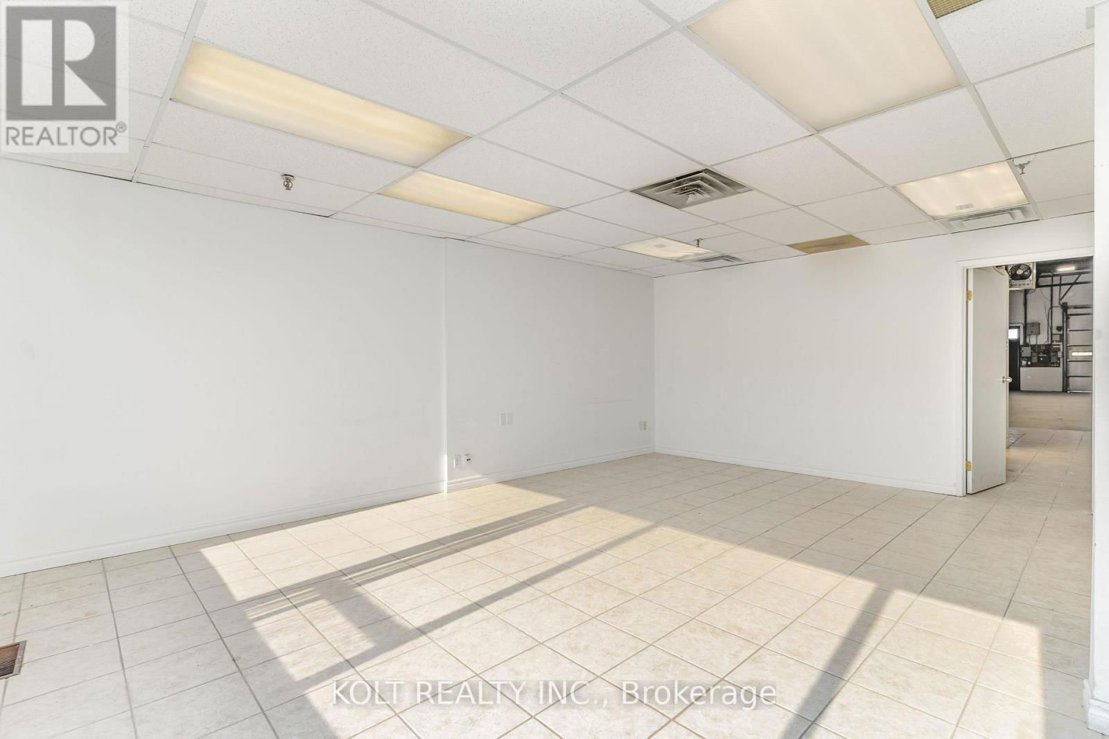 26 - 300 ESNA PARK DRIVE Image 3