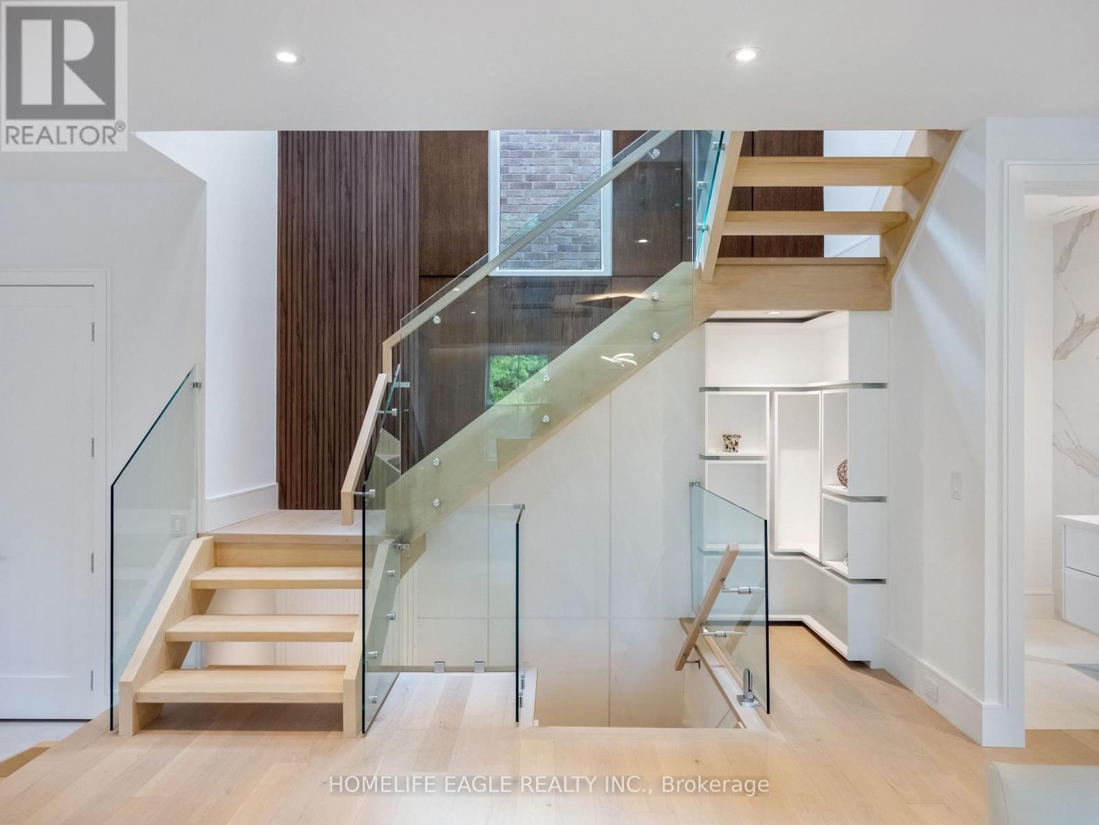 38 MARK STREET Image 13