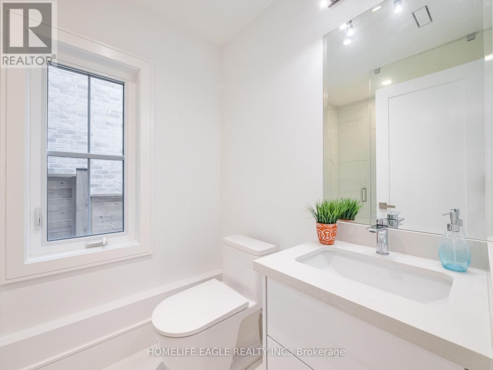 38 MARK STREET Image 30
