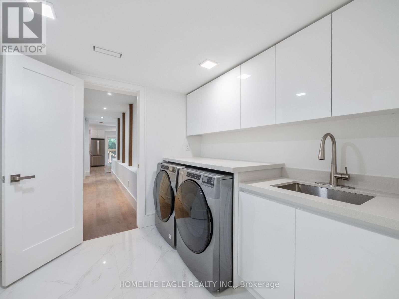 38 MARK STREET Image 32