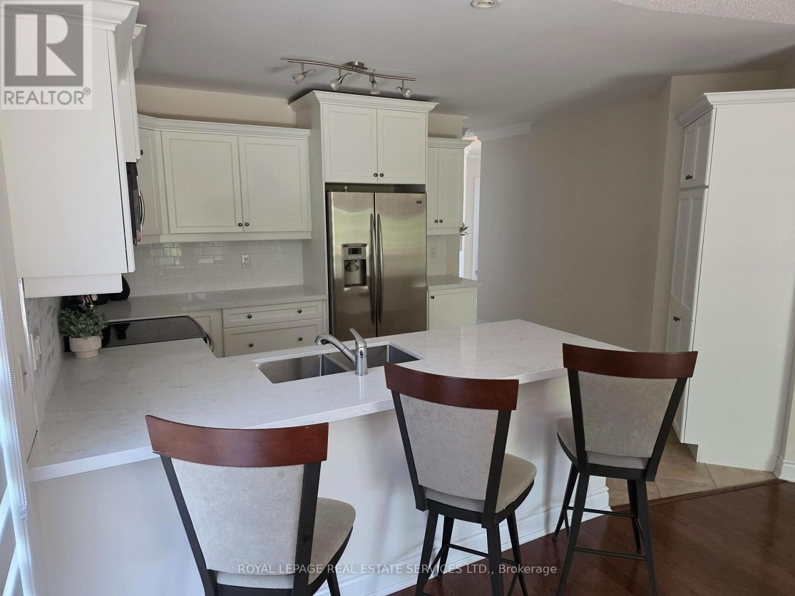 23 - 62 RENAISSANCE POINT Image 10