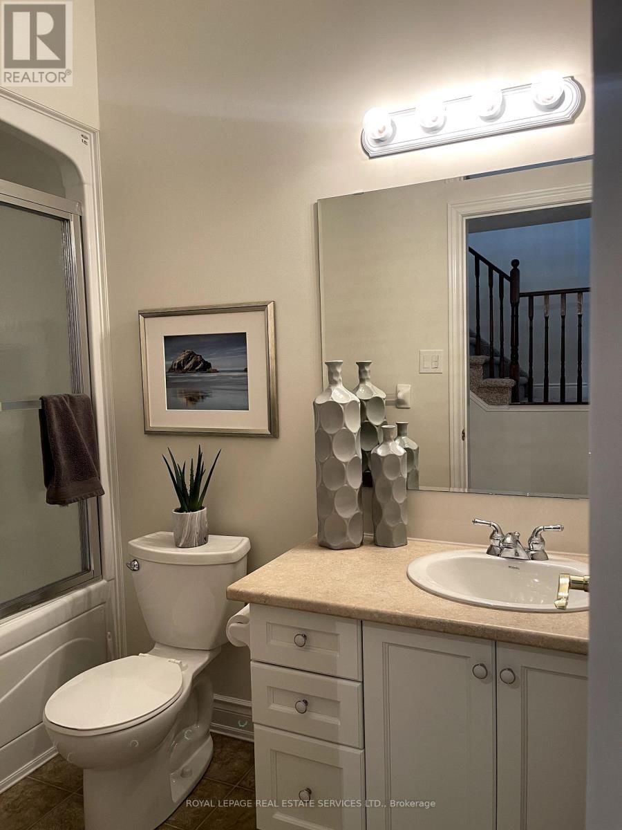 23 - 62 RENAISSANCE POINT Image 13