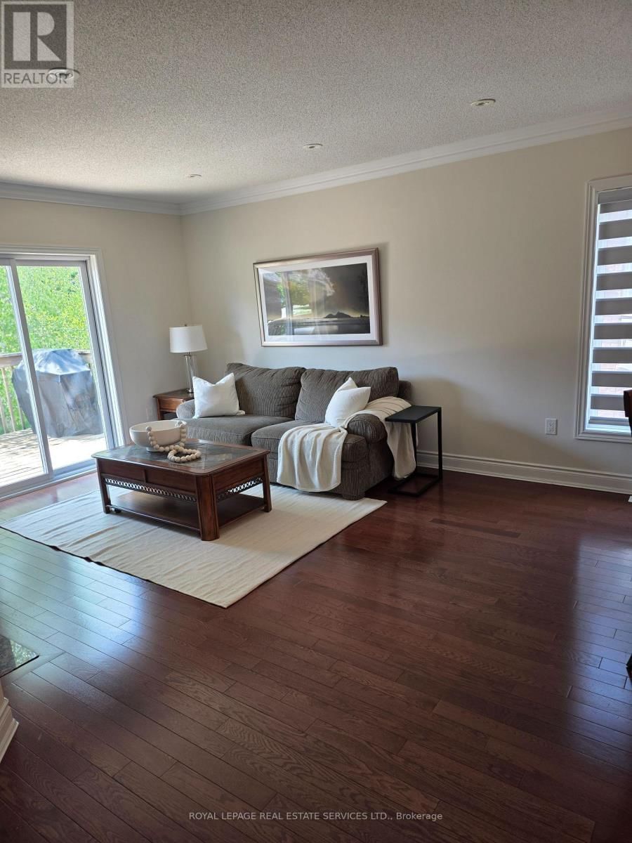 23 - 62 RENAISSANCE POINT Image 6
