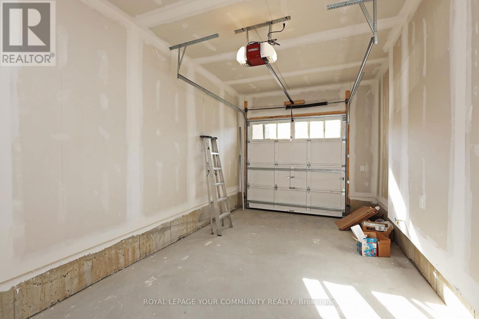 81 BOUNDARY BOULEVARD Image 15