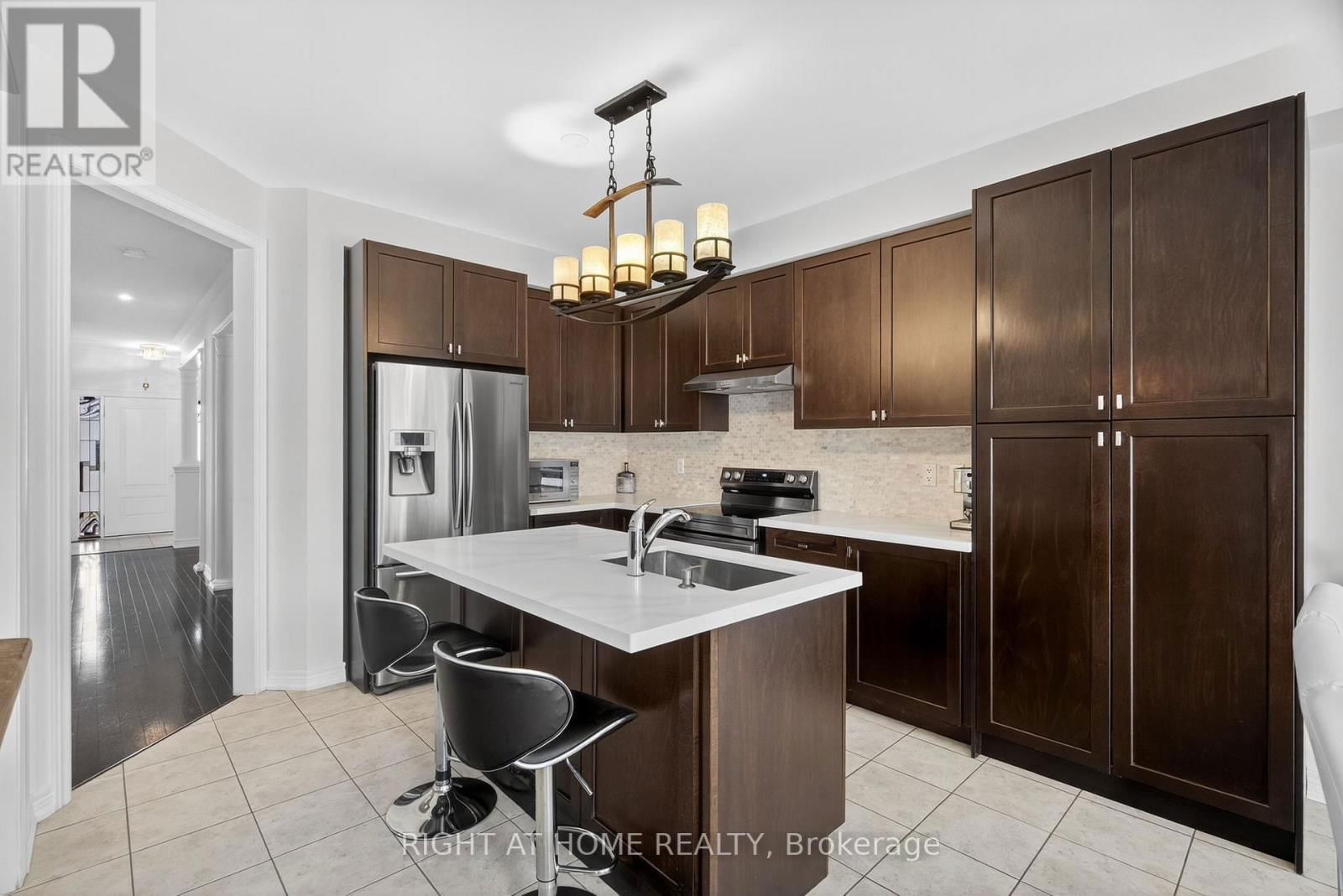 268 CARRIER CRESCENT Image 14