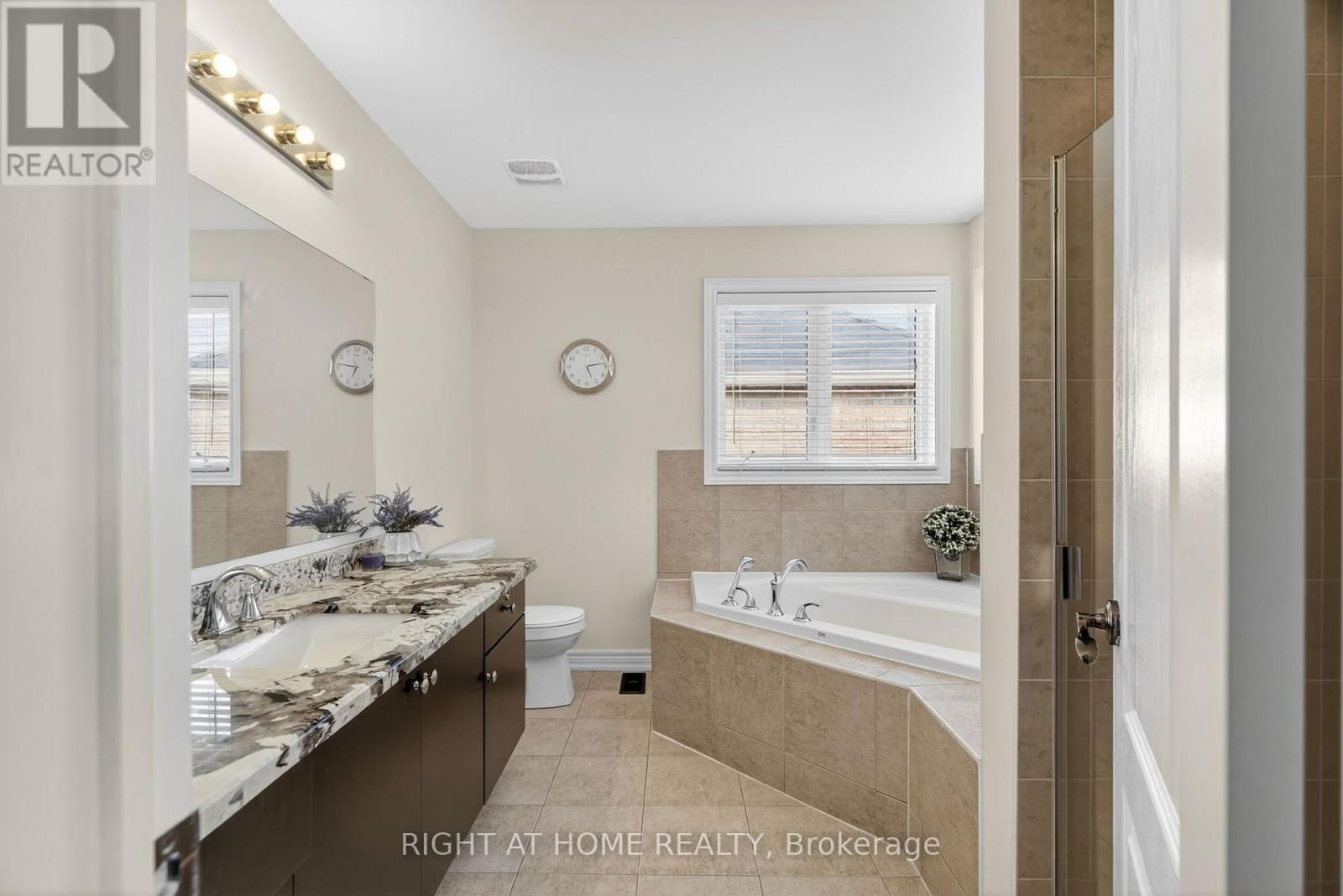 268 CARRIER CRESCENT Image 15