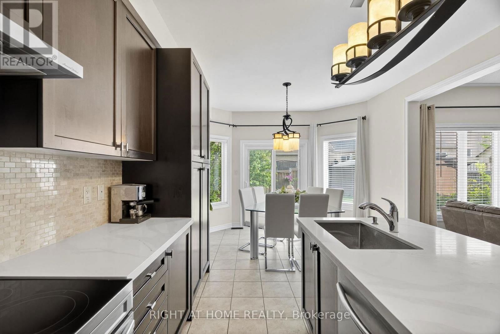 268 CARRIER CRESCENT Image 18