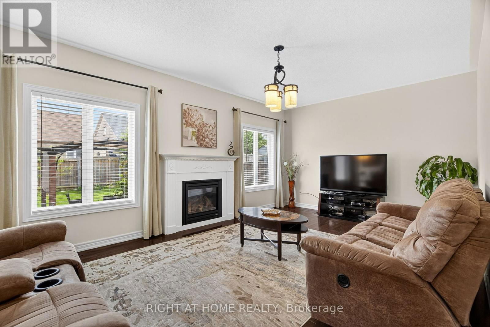 268 CARRIER CRESCENT Image 31