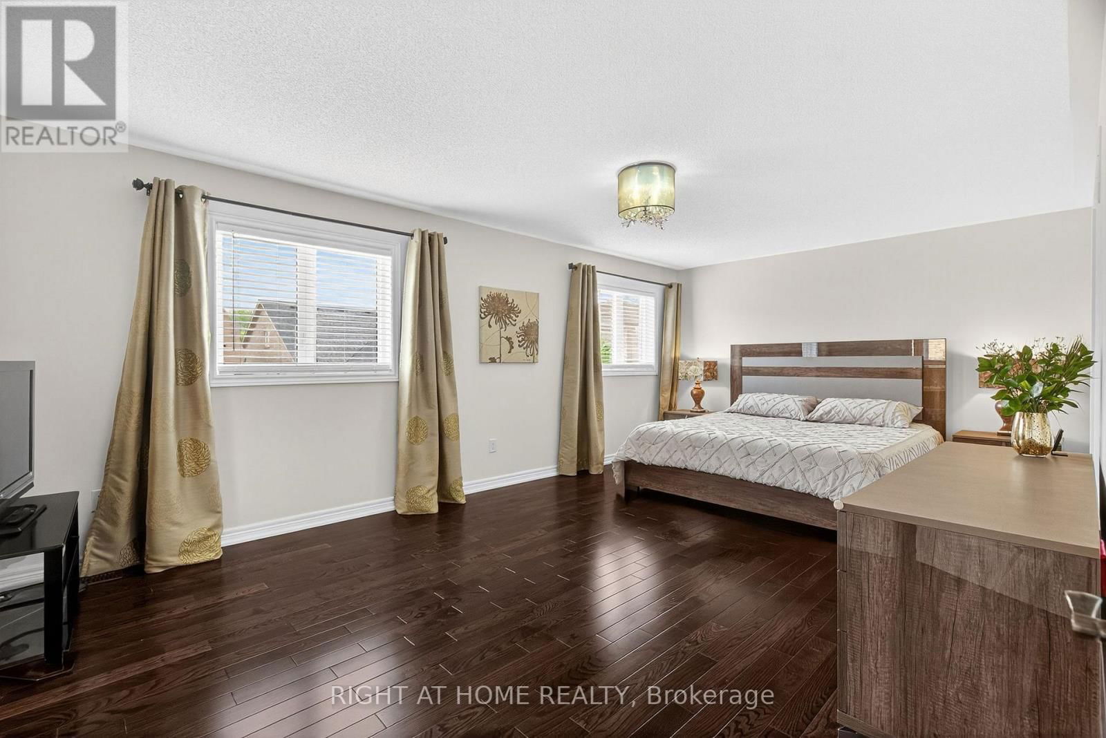 268 CARRIER CRESCENT Image 32