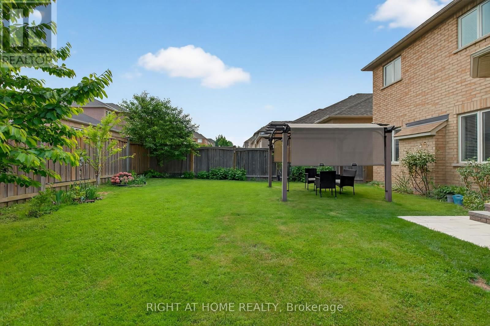 268 CARRIER CRESCENT Image 40