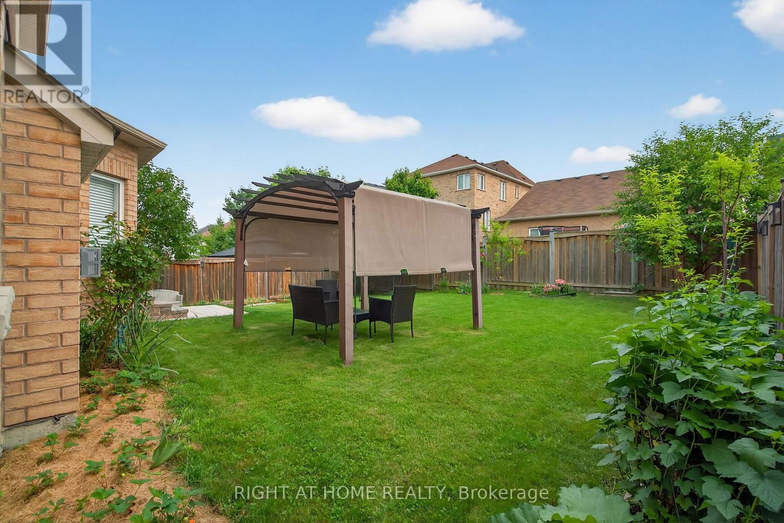 268 CARRIER CRESCENT Image 41