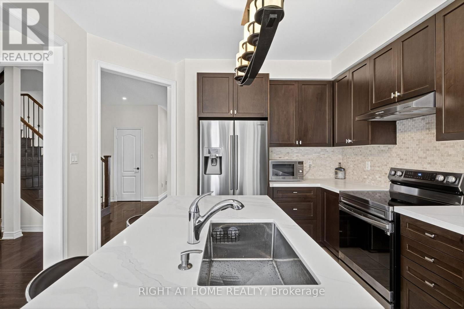 268 CARRIER CRESCENT Image 9