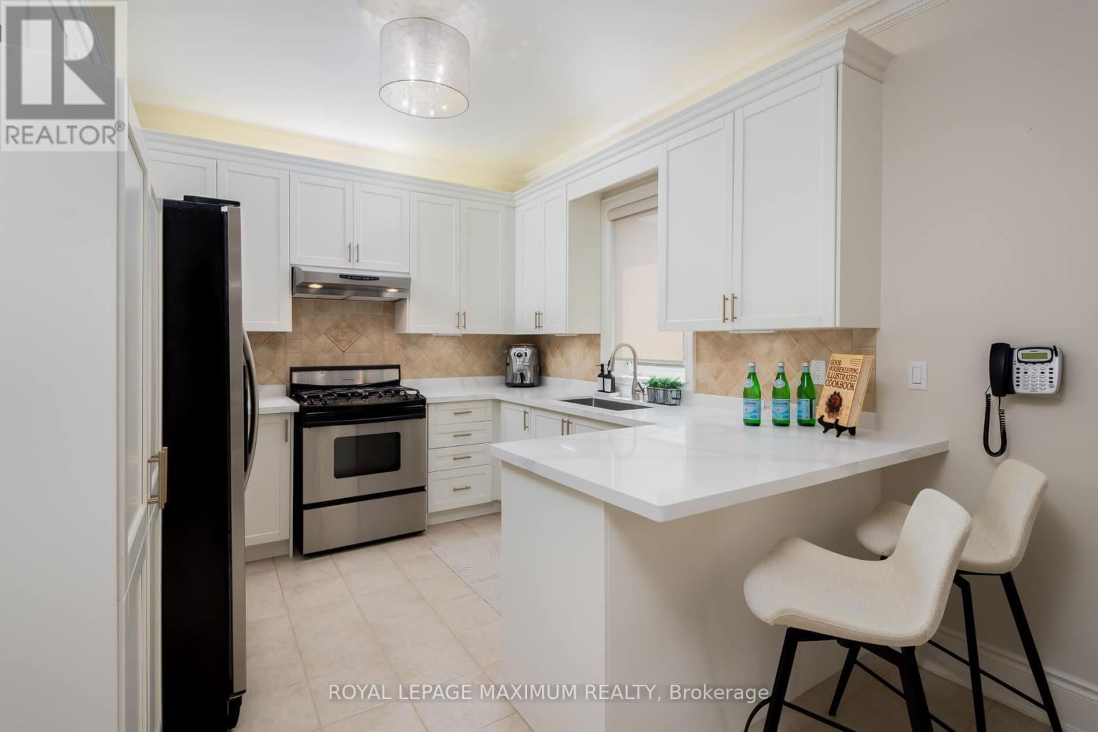 16 SAINT CLARE BOULEVARD Image 9