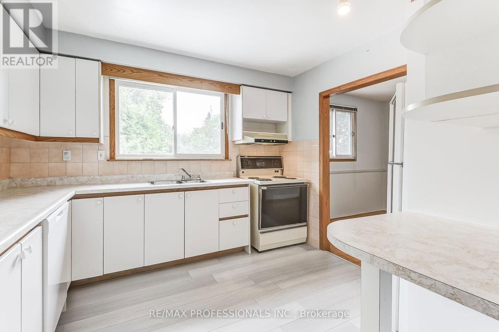 11 SHADBOLT COURT Image 14