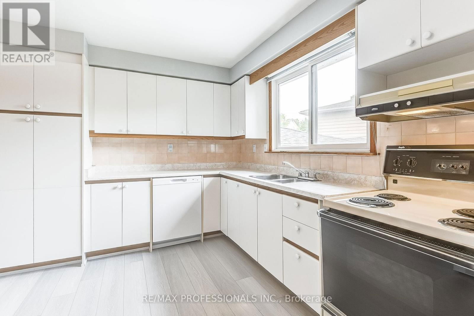11 SHADBOLT COURT Image 15
