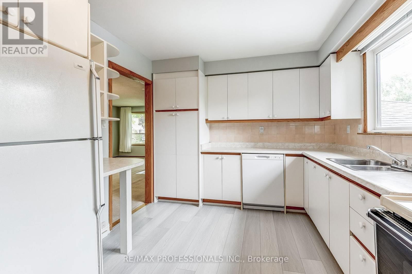 11 SHADBOLT COURT Image 16