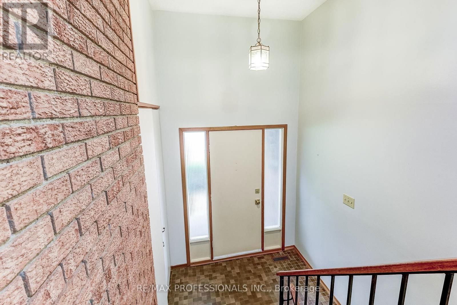 11 SHADBOLT COURT Image 6