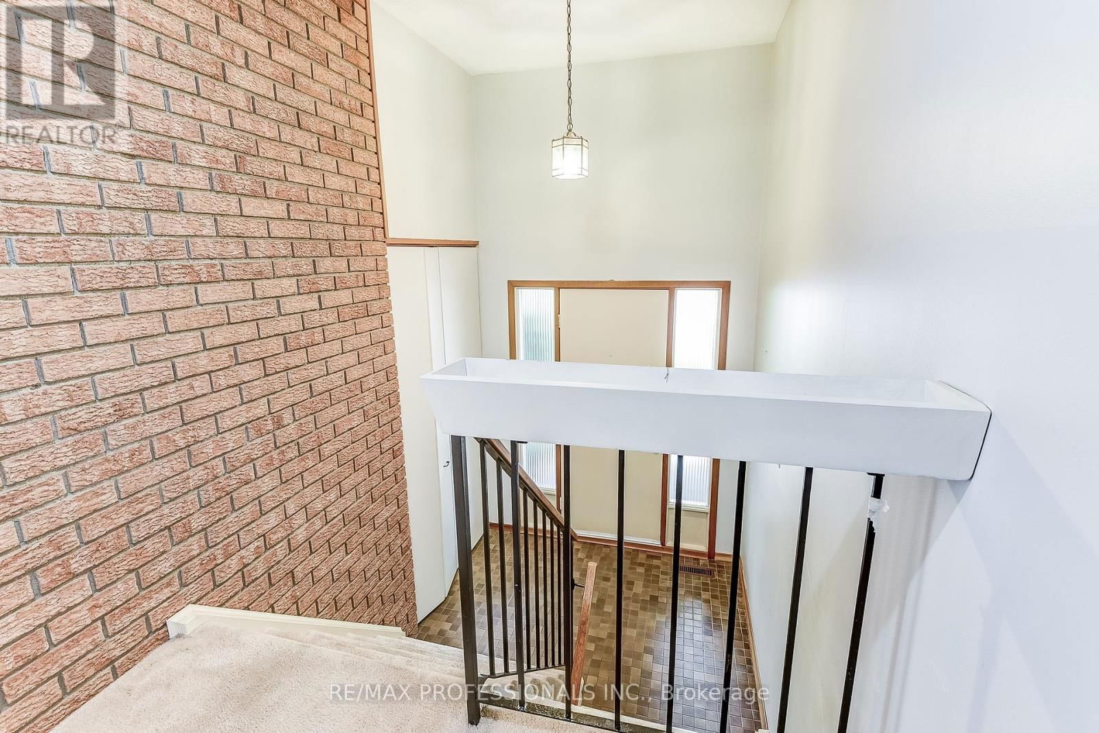 11 SHADBOLT COURT Image 8