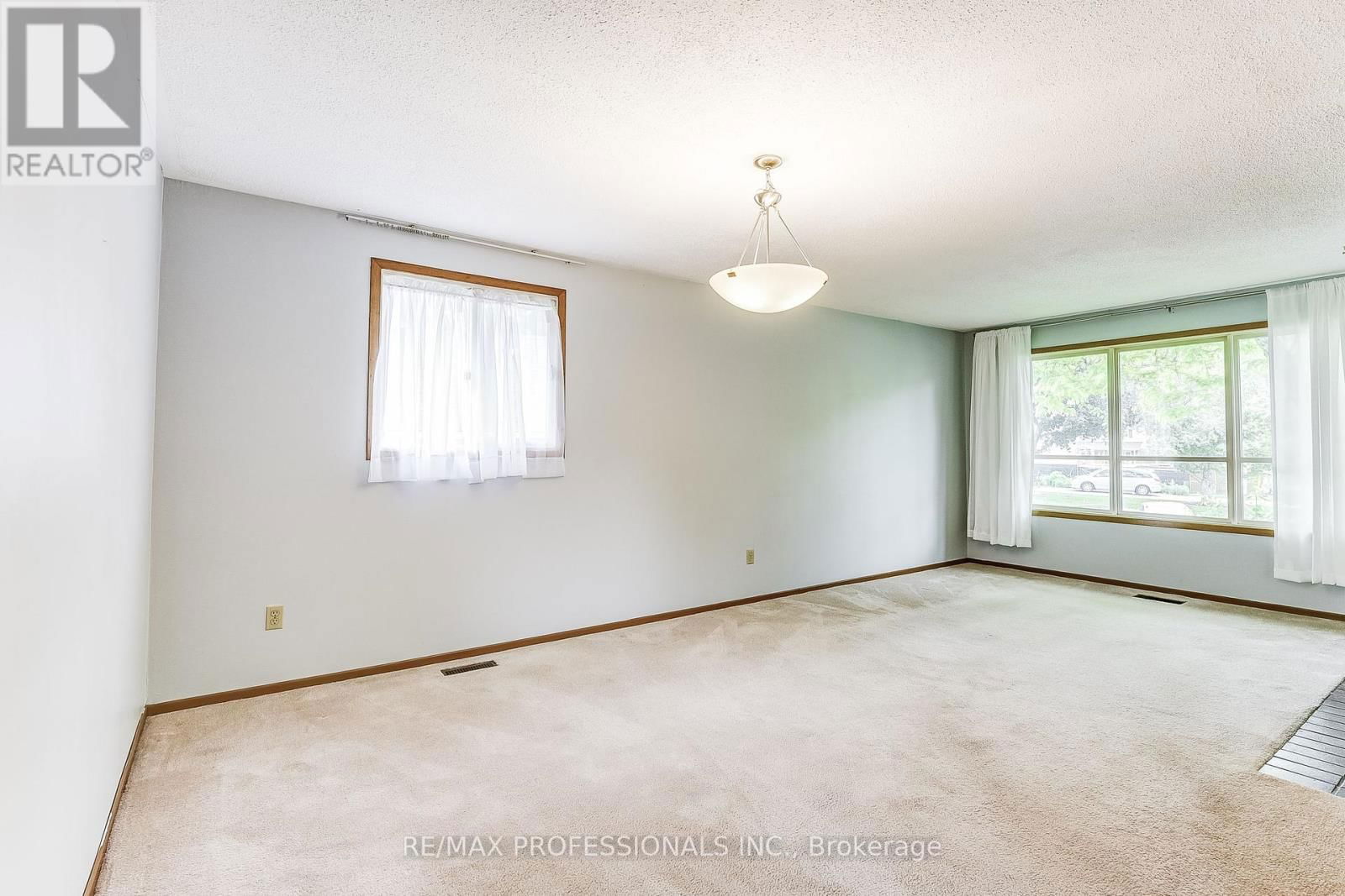 11 SHADBOLT COURT Image 9