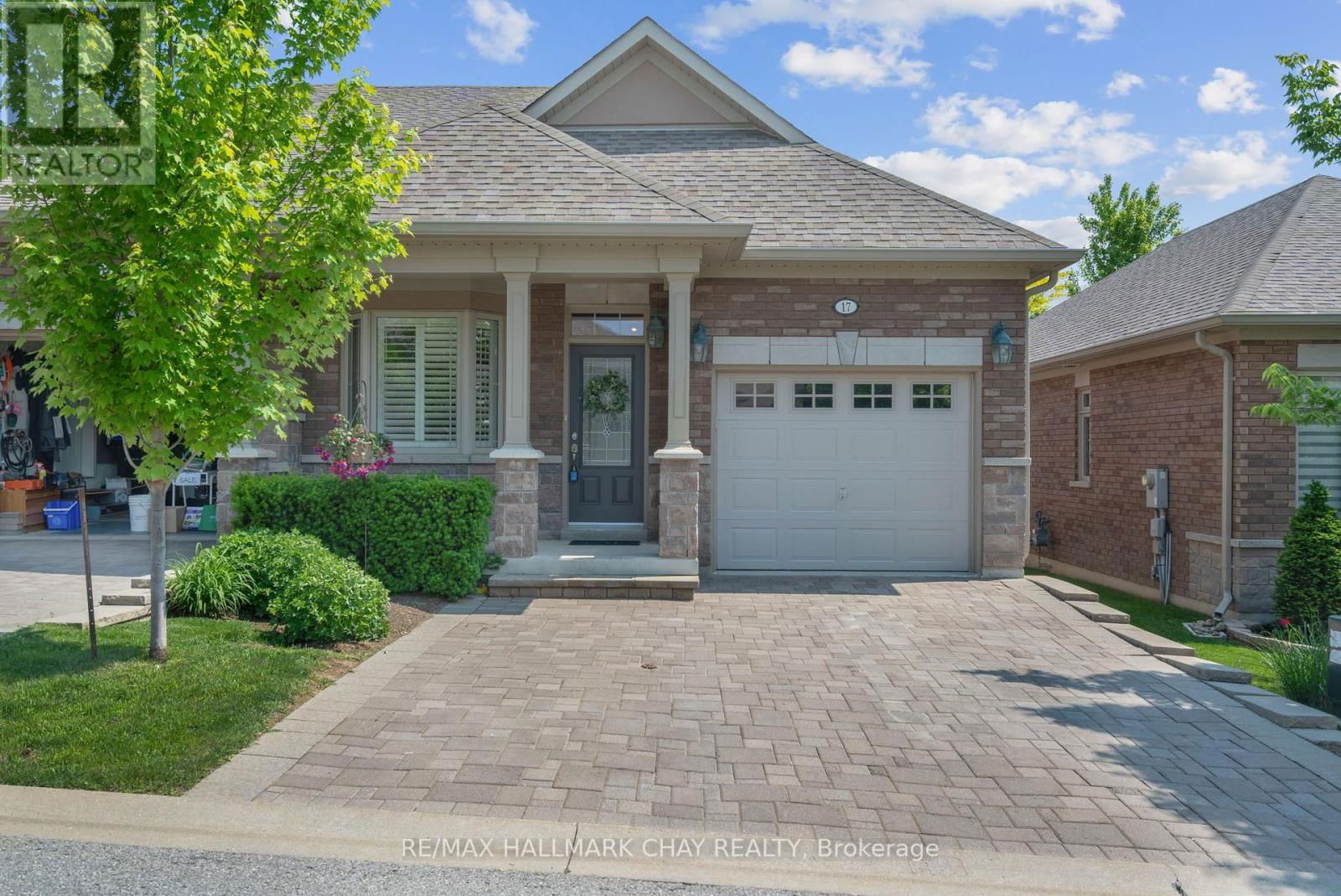 17 HILLCREST DRIVE Image 1
