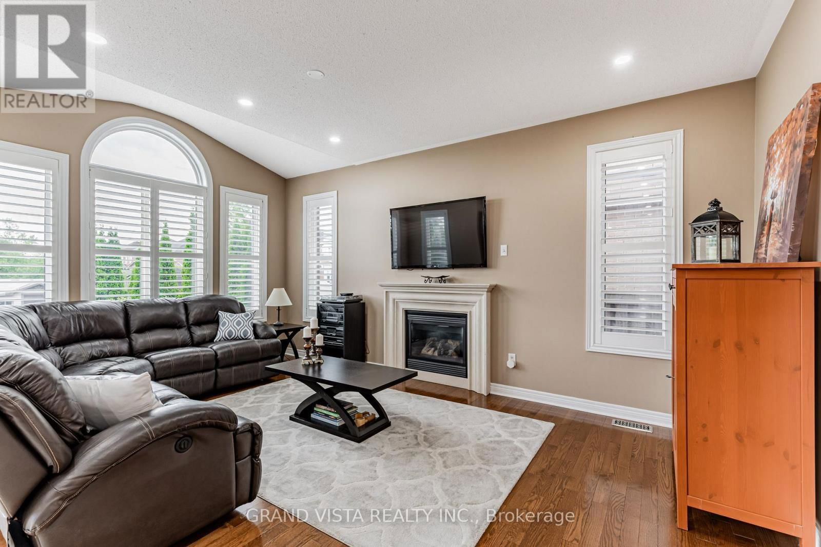 31 ROUTLEDGE DRIVE Image 10