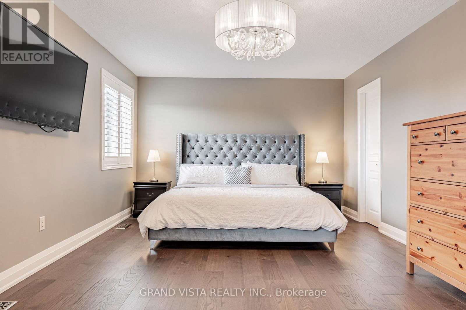 31 ROUTLEDGE DRIVE Image 16