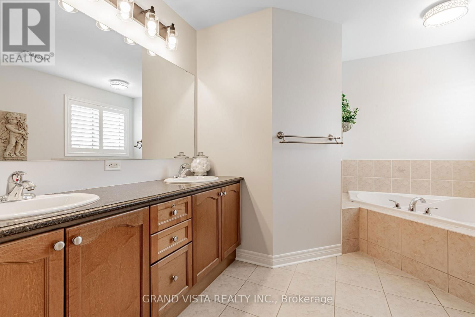 31 ROUTLEDGE DRIVE Image 17