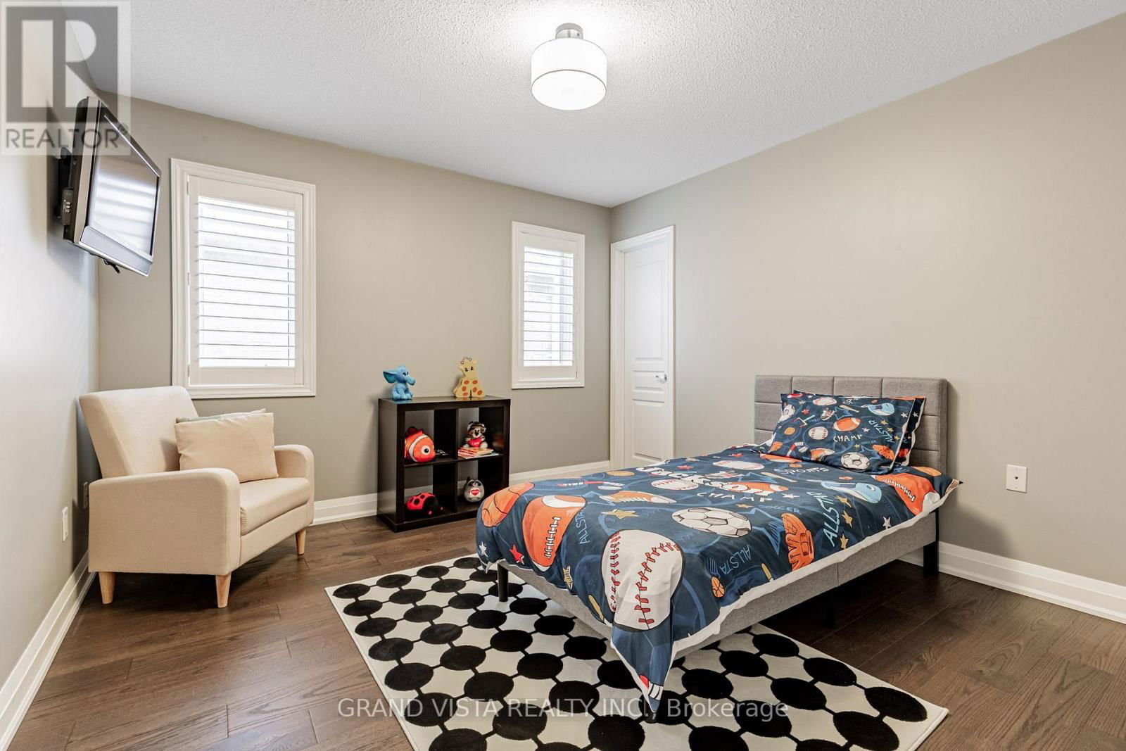 31 ROUTLEDGE DRIVE Image 24
