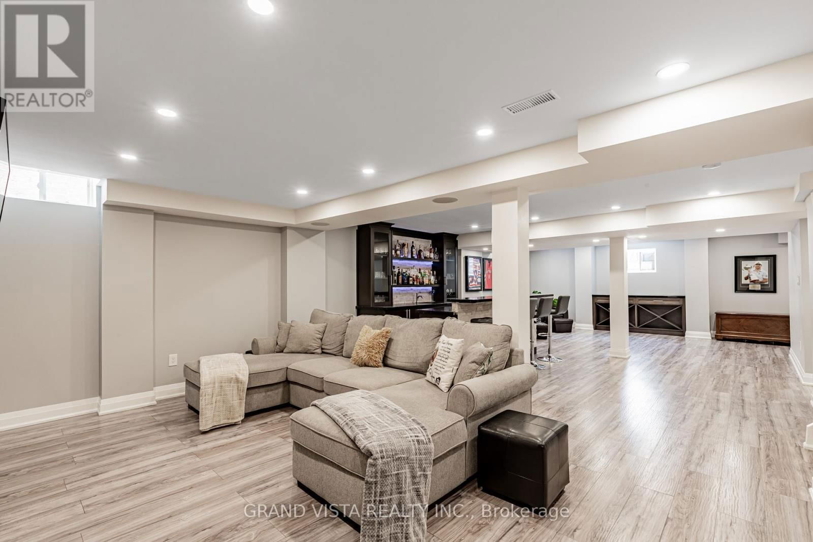 31 ROUTLEDGE DRIVE Image 25