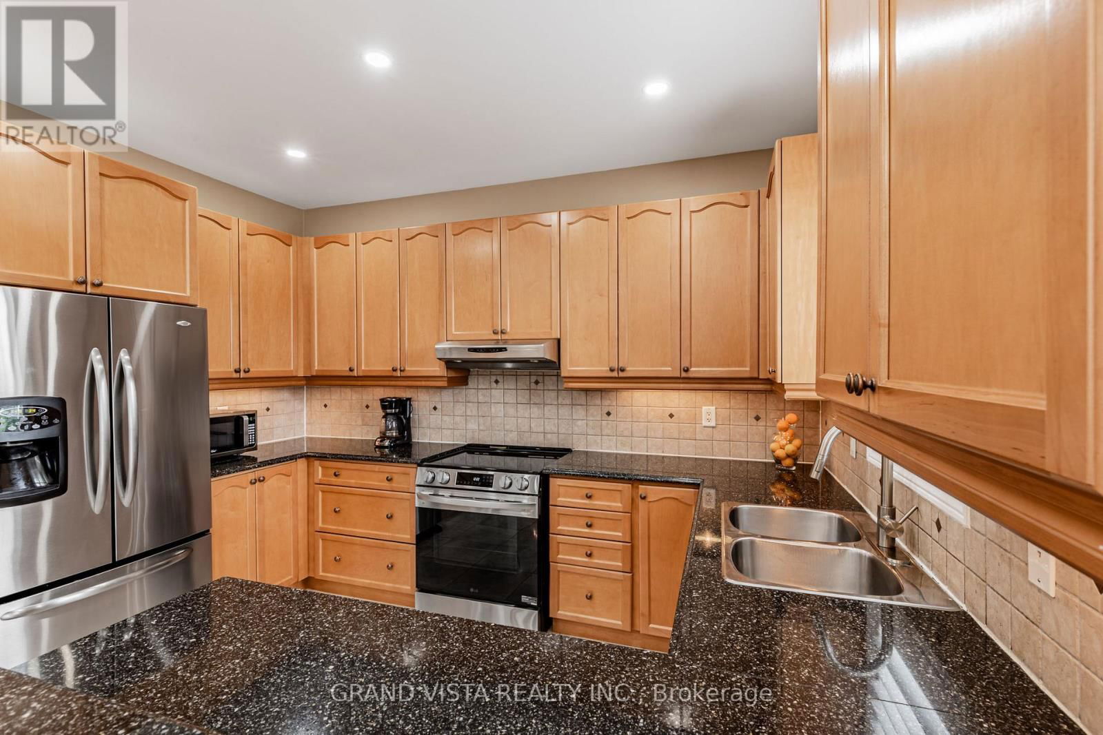 31 ROUTLEDGE DRIVE Image 8
