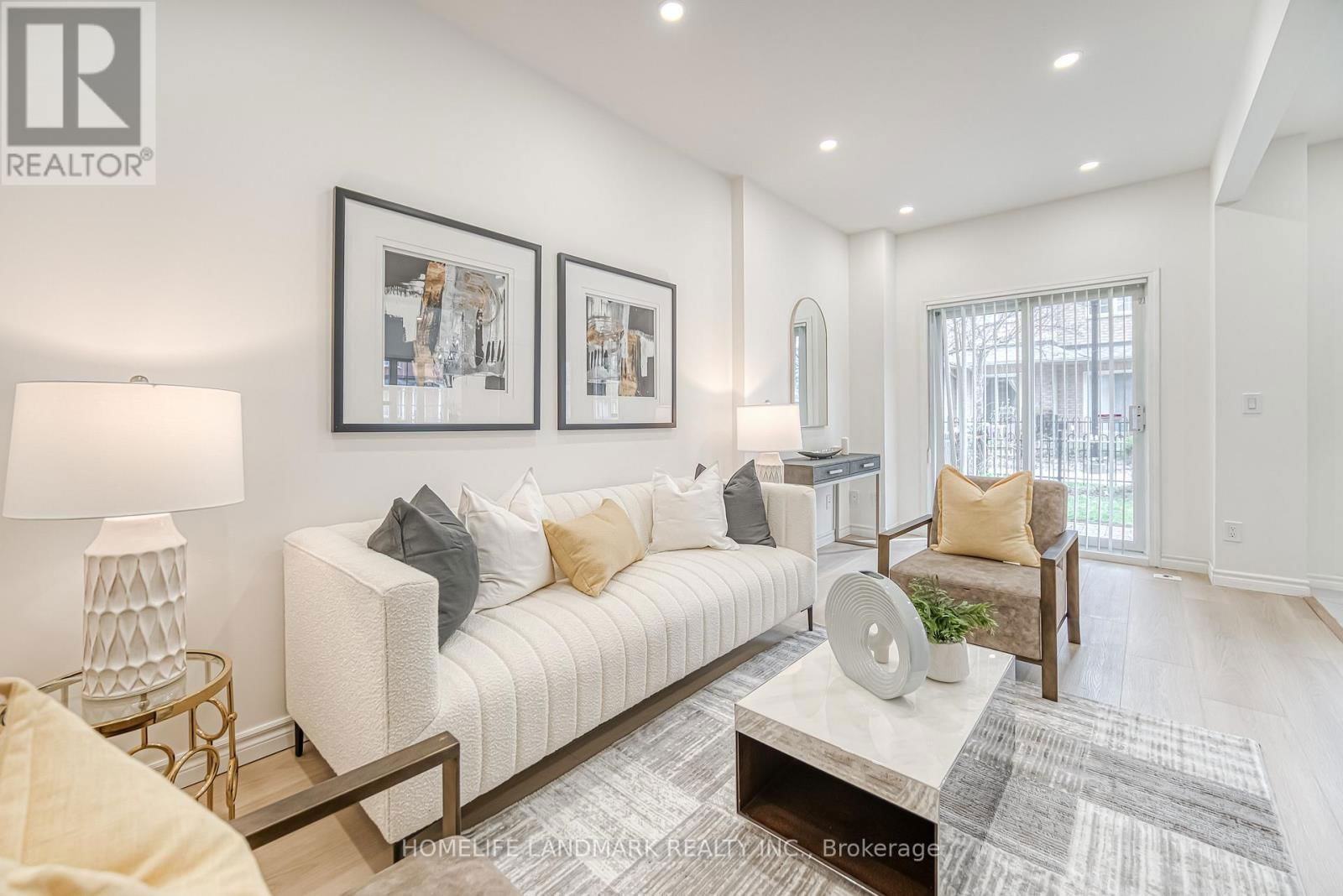 15 - 12 ST MORITZ WAY Image 11