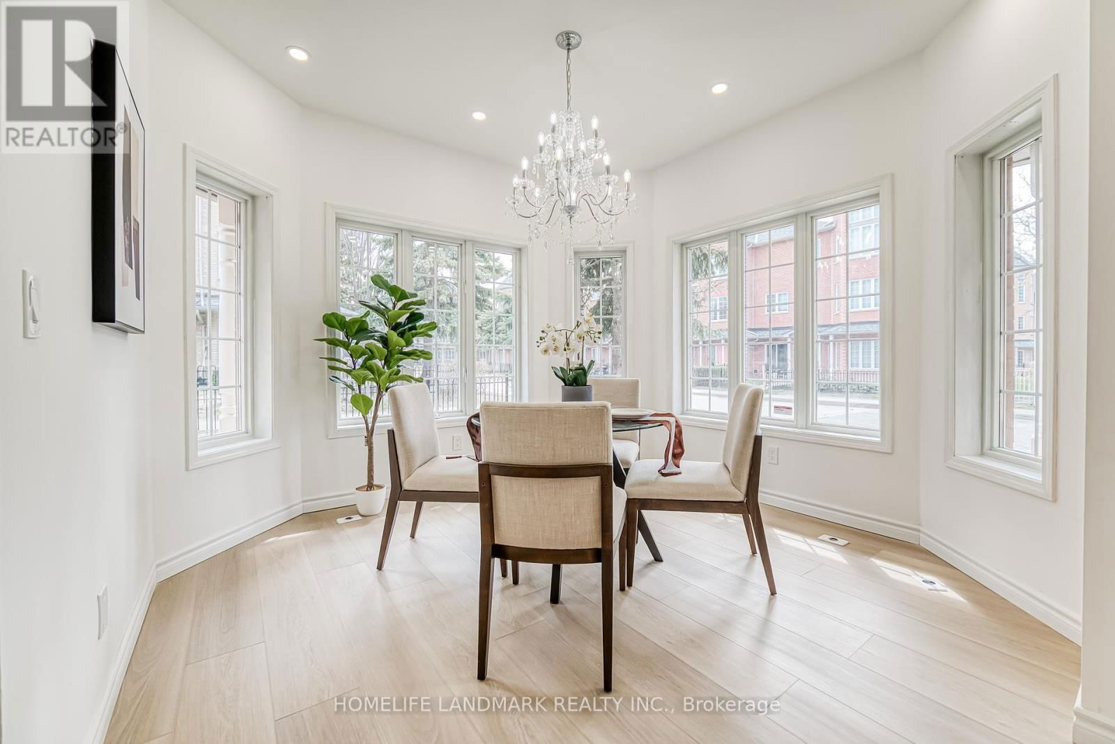 15 - 12 ST MORITZ WAY Image 14
