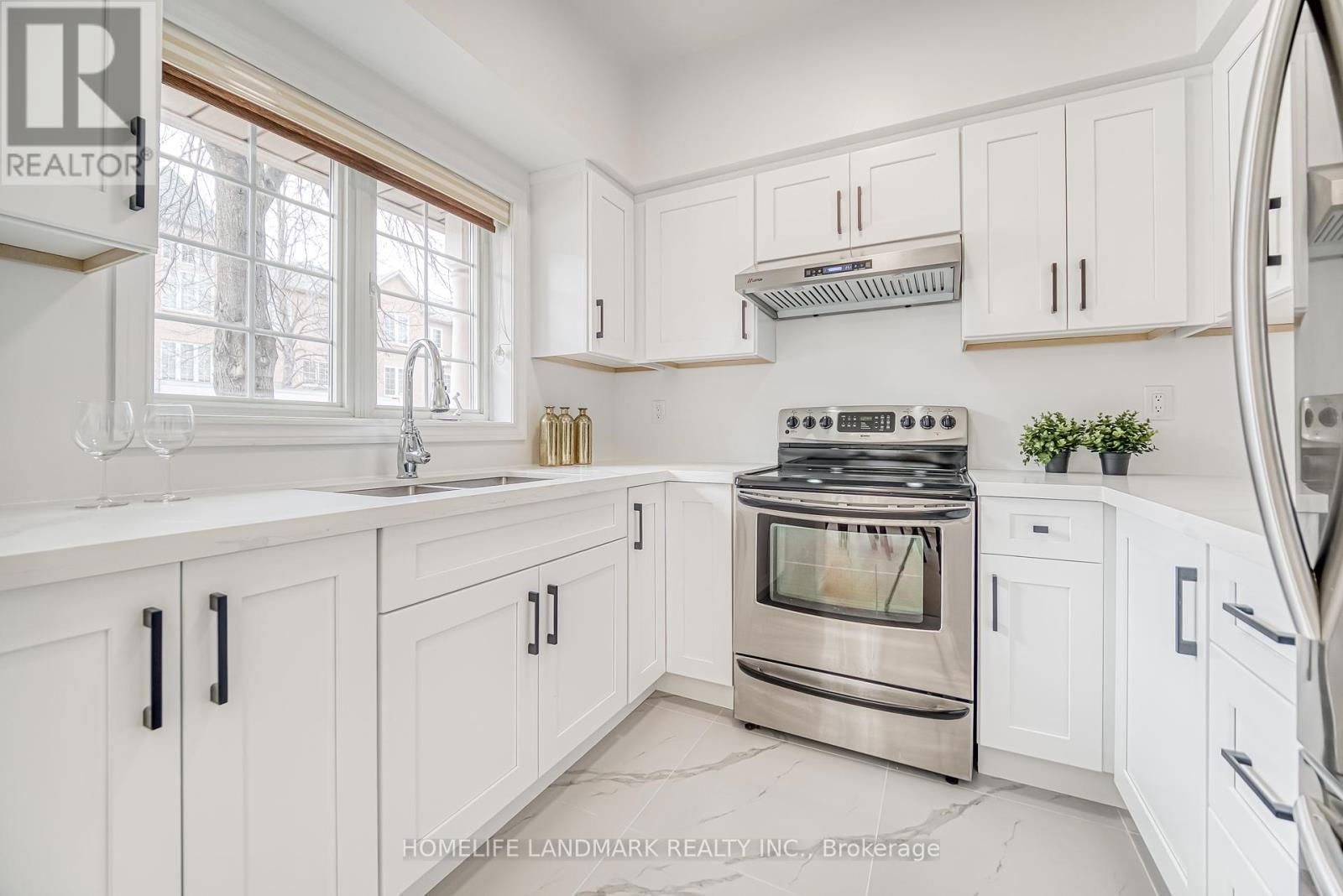 15 - 12 ST MORITZ WAY Image 16