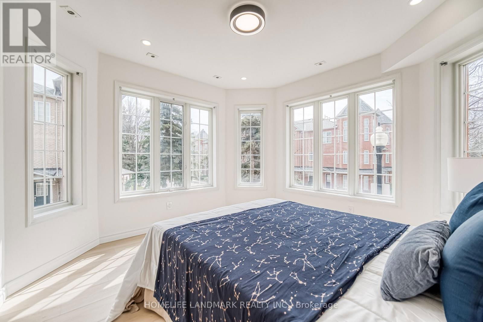15 - 12 ST MORITZ WAY Image 21