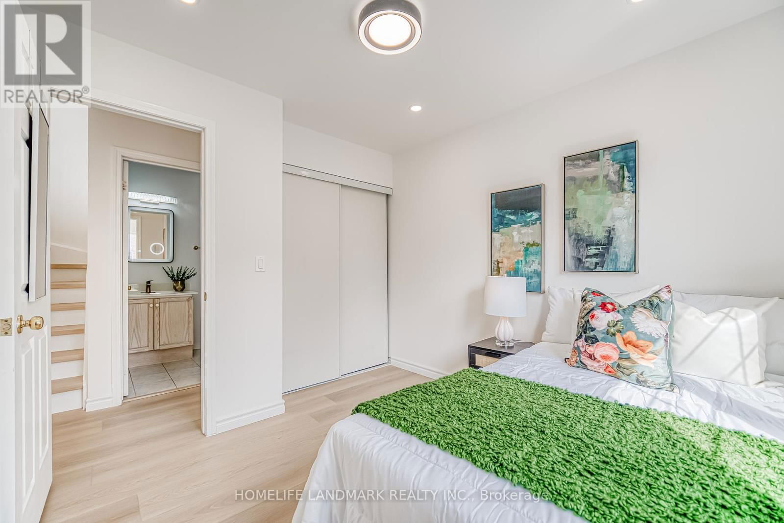 15 - 12 ST MORITZ WAY Image 23