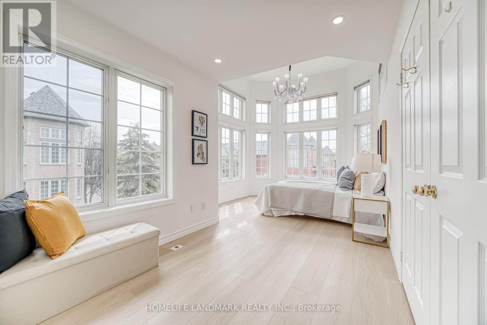 15 - 12 ST MORITZ WAY Image 25