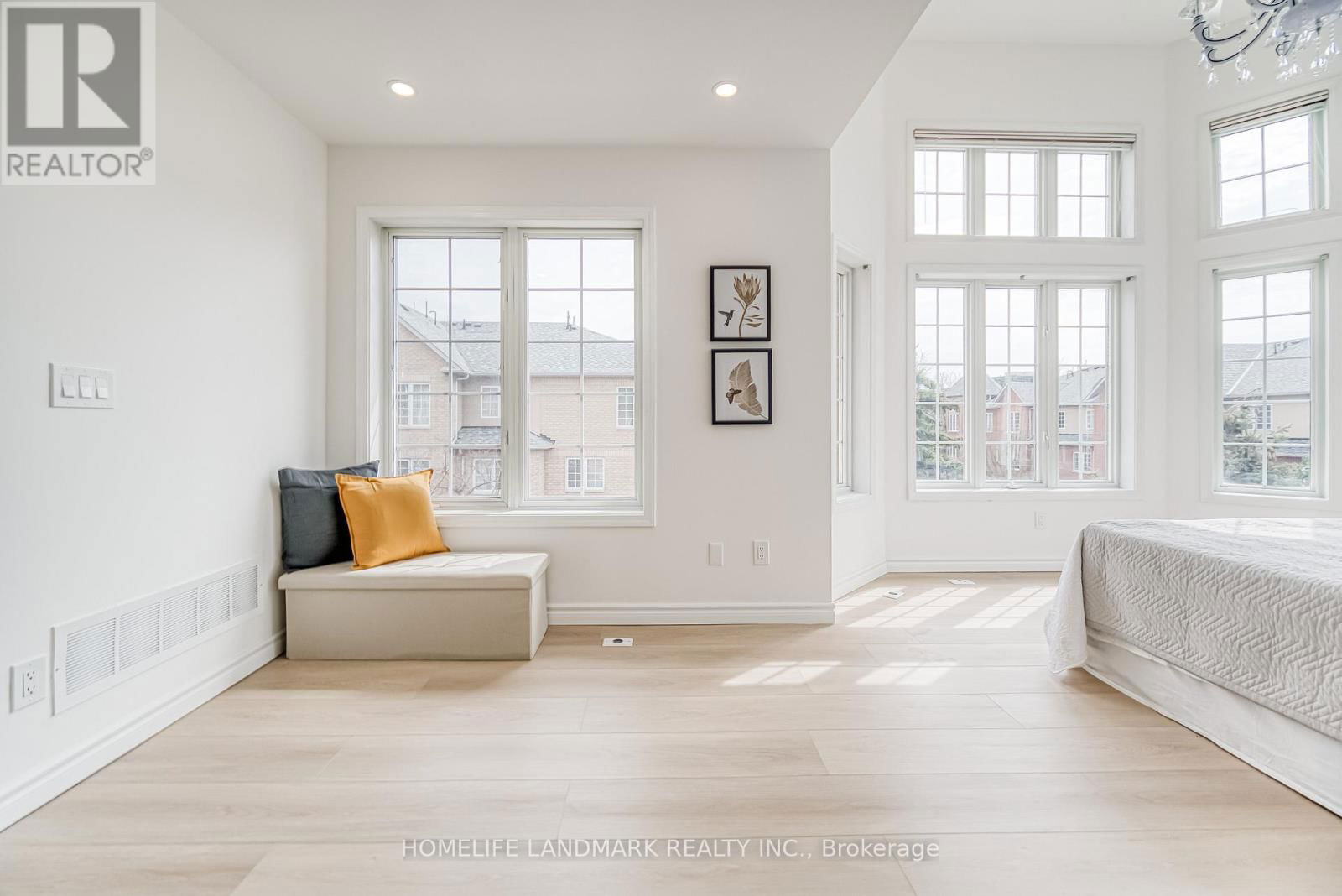 15 - 12 ST MORITZ WAY Image 27
