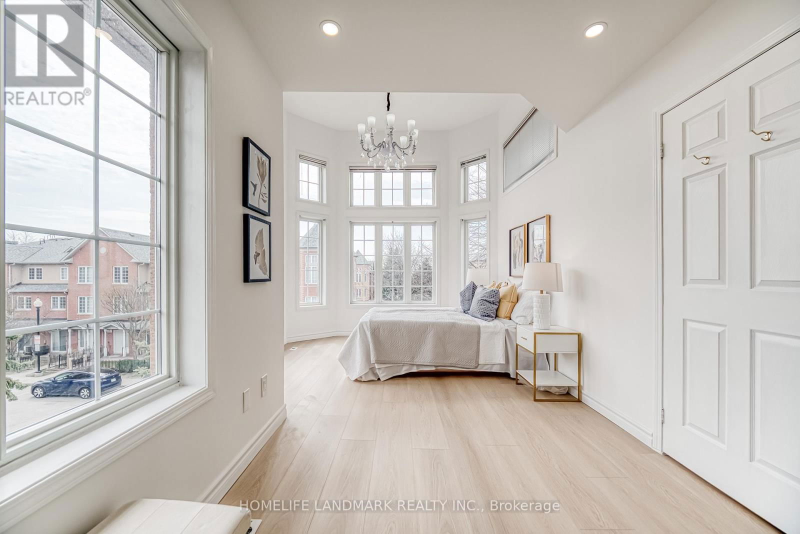 15 - 12 ST MORITZ WAY Image 32