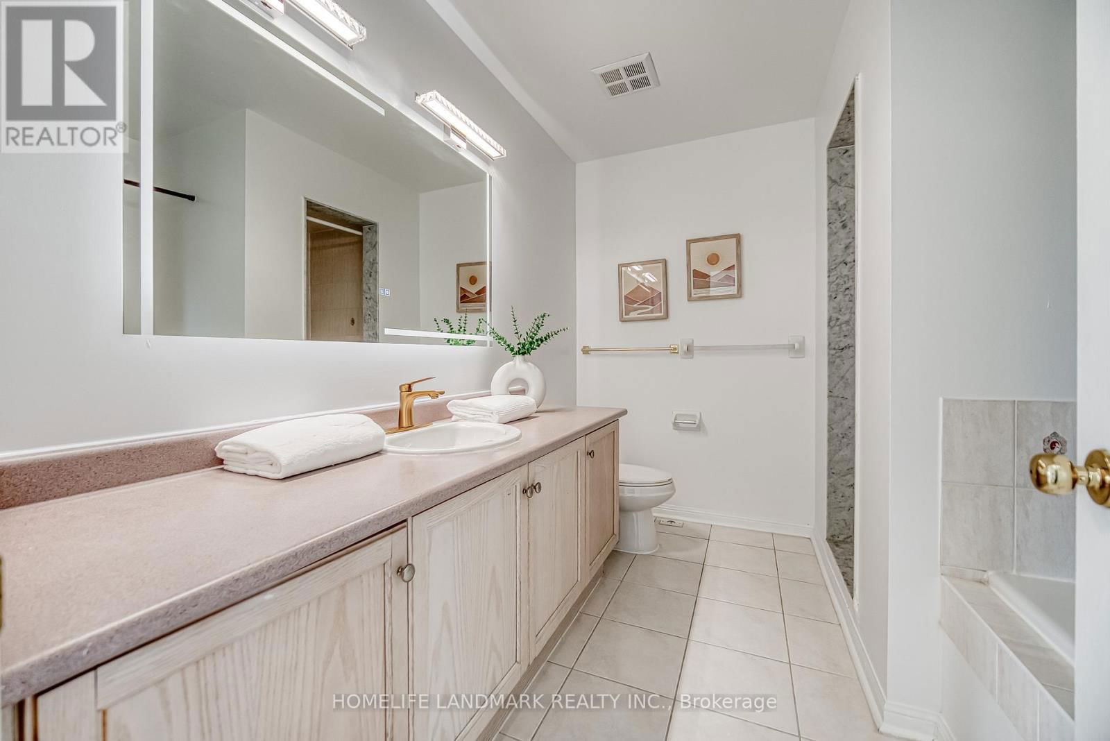 15 - 12 ST MORITZ WAY Image 33