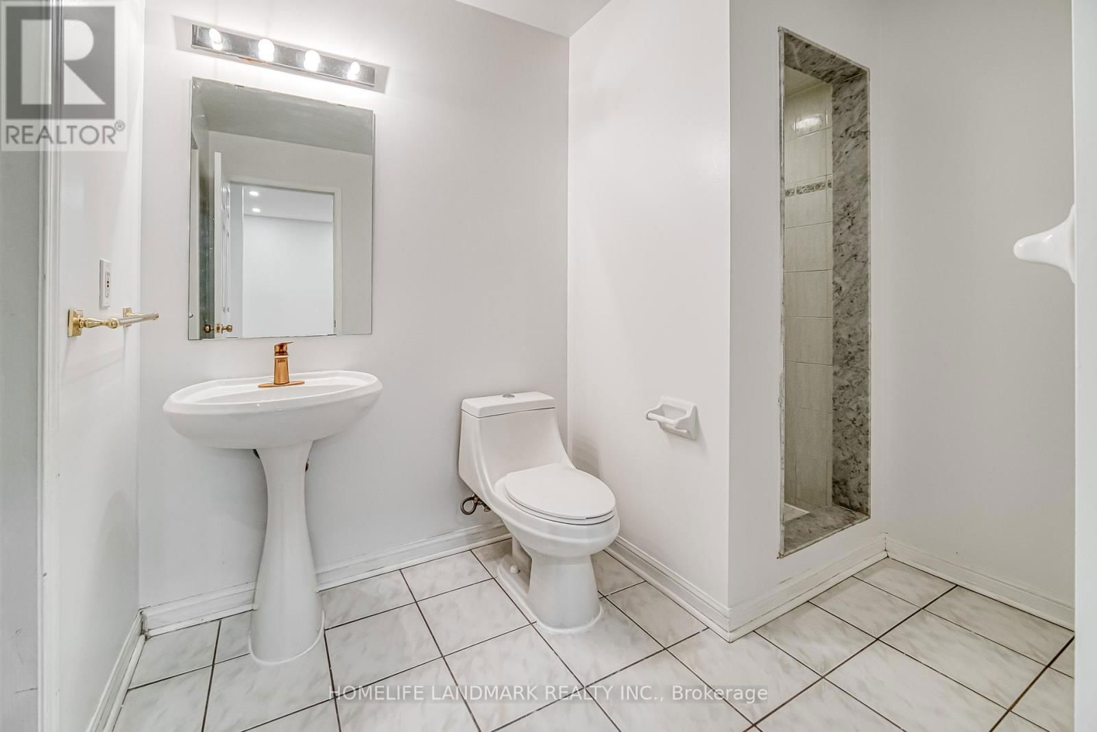 15 - 12 ST MORITZ WAY Image 38