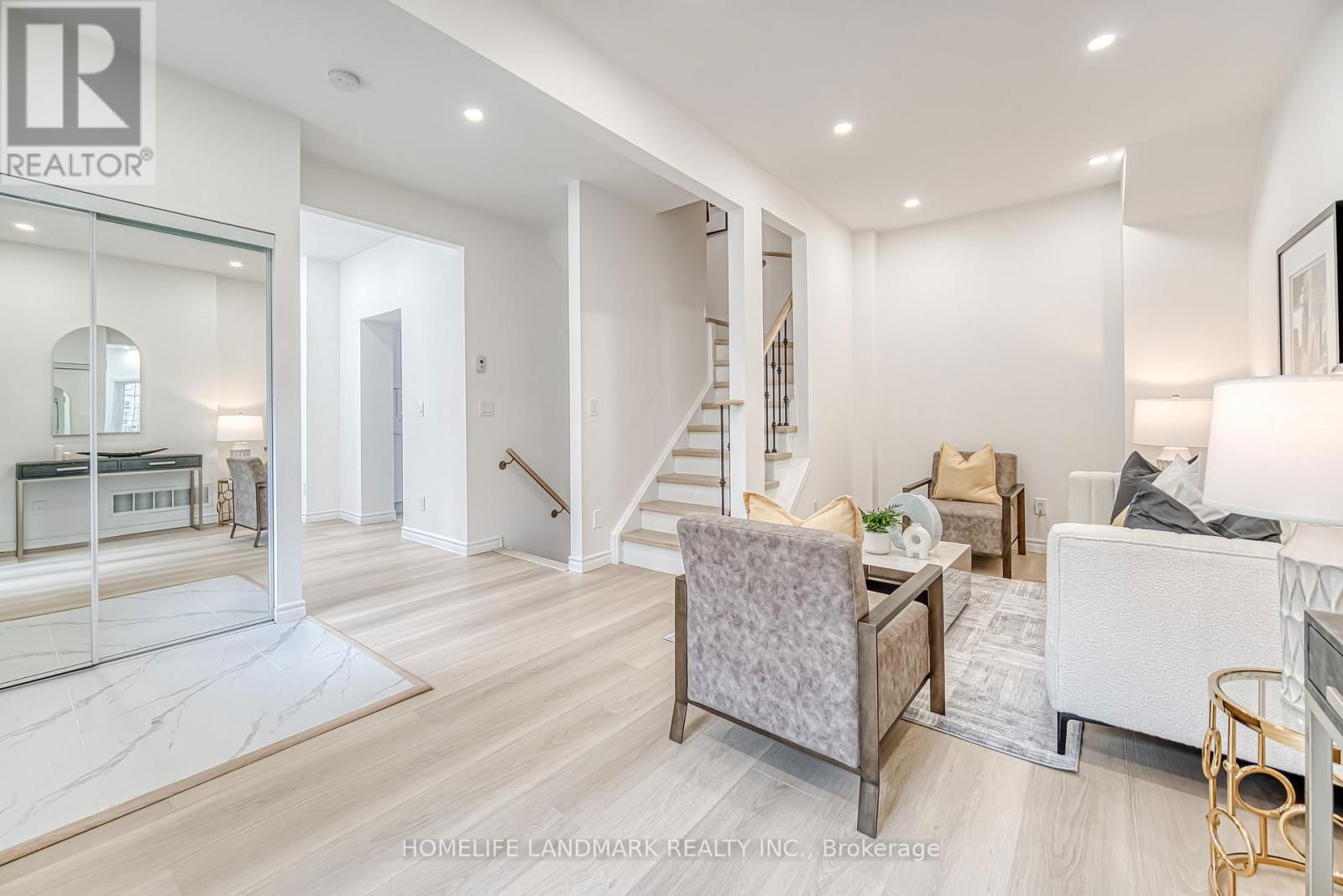 15 - 12 ST MORITZ WAY Image 8