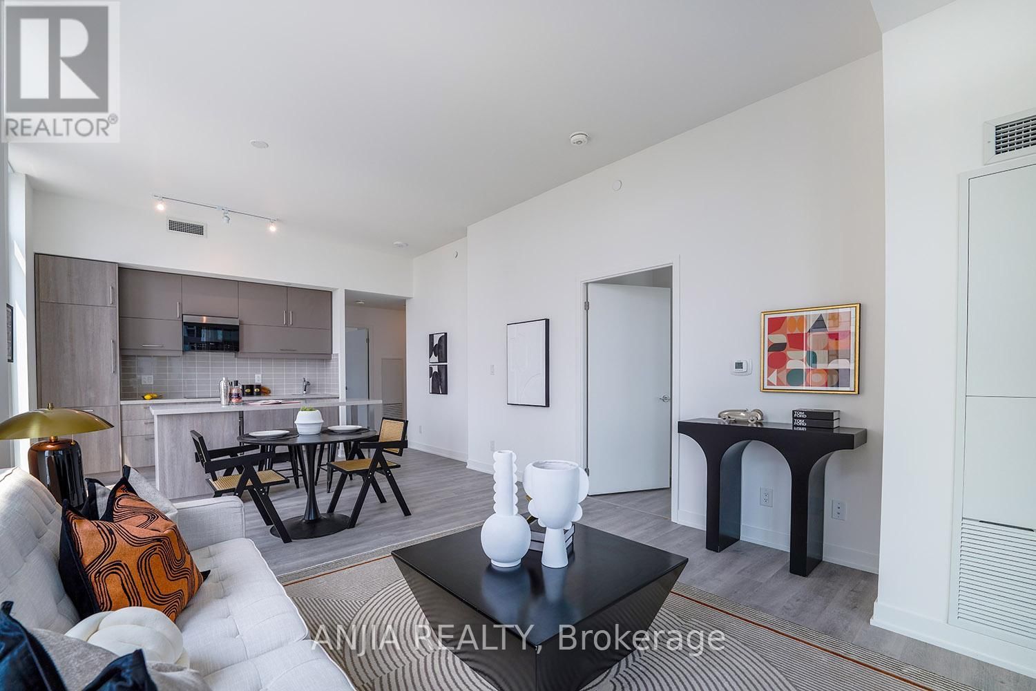 1019 - 8119 BIRCHMOUNT ROAD Image 10