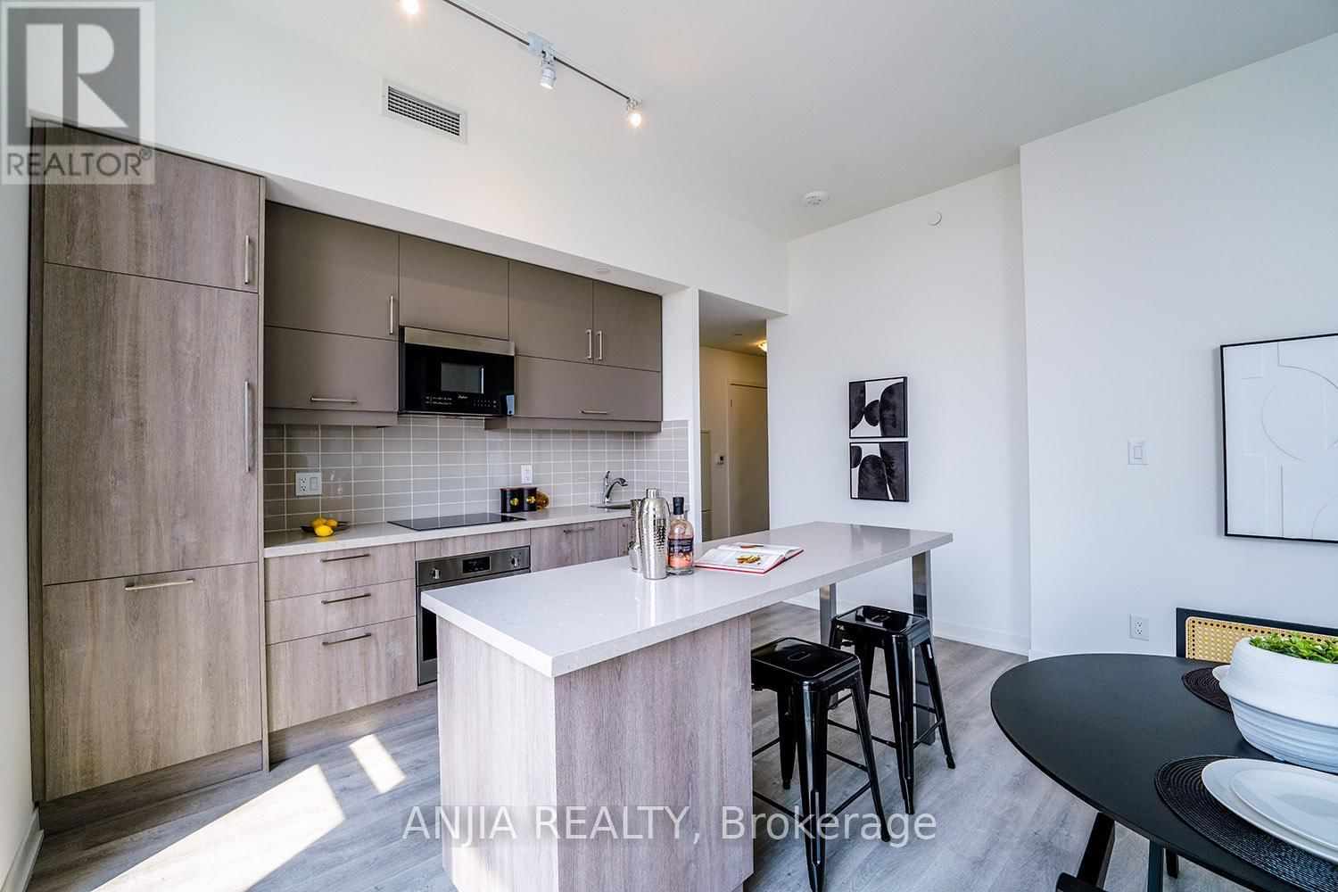 1019 - 8119 BIRCHMOUNT ROAD Image 13