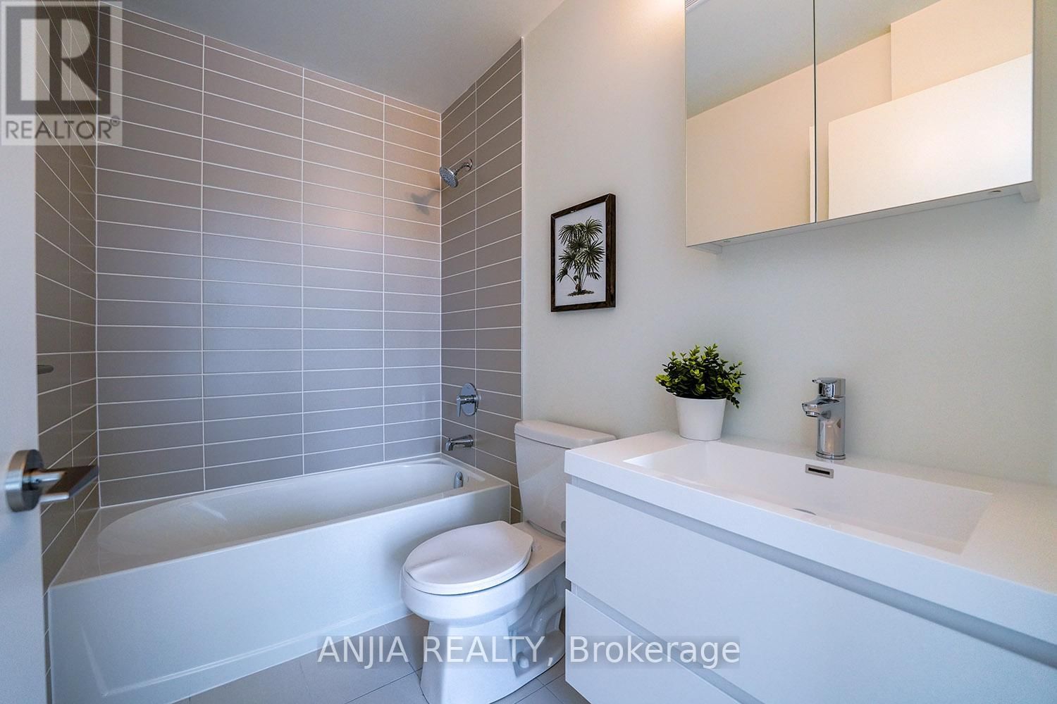 1019 - 8119 BIRCHMOUNT ROAD Image 21